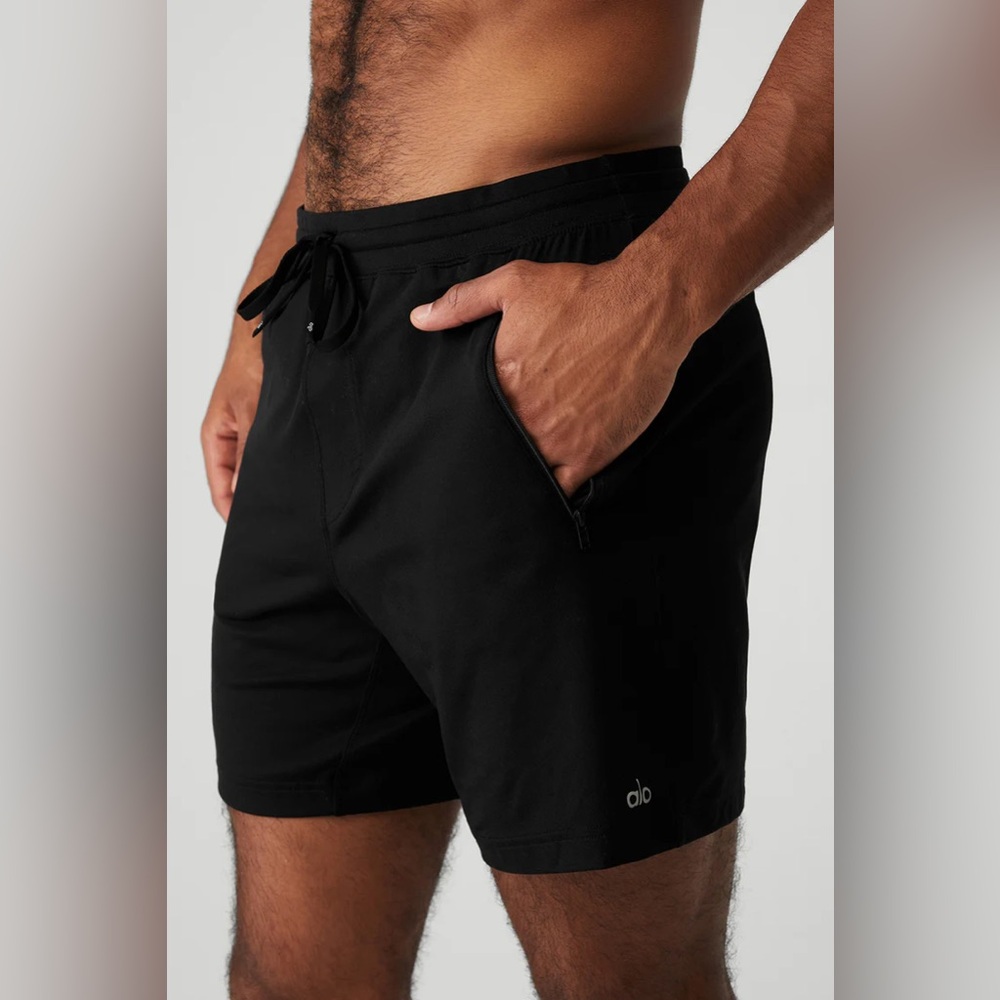 COPY - Never worn Men’s Alo Yoga Conquer Reform Short Small